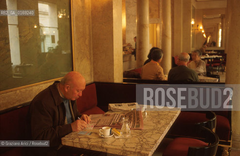 Caption: Localizzazione:.PADOVA.Oggetto:.CAFFE PEDROCCHI.Soggetto:.SALA ROSSA.Cronologia: .XIX SEC..Definizione Culturale:.   Autore: .GIUSEPPE JAPPELLI .   Stile:.NEOCLASSICO.   Editori/Stampatori:.   Committenza:.ANTONIO PEDROCCHI.Materia e Tecnica:.Collocazione:.Note:.MONUMENTALE CAFFE STORICO.Riproduzione Fotografica:.Graziano Arici/Rosebud2 Copyright:.Graziano Arici/Rosebud2 Data:.1998.Costo:.A