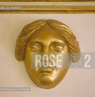 Caption: Localizzazione:.PADOVA.Oggetto:.CAFFE PEDROCCHI MASCHERONE.Soggetto:.SALA ROSSINI.Cronologia: .XIX SEC..Definizione Culturale:.   Autore: .GIUSEPPE JAPPELLI .   Stile:.NEOCLASSICO.   Editori/Stampatori:.   Committenza:.ANTONIO PEDROCCHI.Materia e Tecnica:.Collocazione:.Note:.MONUMENTALE CAFFE STORICO.Riproduzione Fotografica:.Graziano Arici/Rosebud2 Copyright:.Graziano Arici/Rosebud2 Data:.1998.Costo:.A