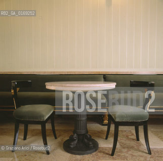 Caption: Localizzazione:.PADOVA.Oggetto:.CAFFE PEDROCCHI.Soggetto:.SALA VERDE ARREDO.Cronologia: .XIX SEC..Definizione Culturale:.   Autore: .GIUSEPPE JAPPELLI .   Stile:.NEOCLASSICO.   Editori/Stampatori:.   Committenza:.ANTONIO PEDROCCHI.Materia e Tecnica:.Collocazione:.Note:.MONUMENTALE CAFFE STORICO.Riproduzione Fotografica:.Graziano Arici/Rosebud2 Copyright:.Graziano Arici/Rosebud2 Data:.1998.Costo:.A