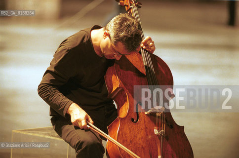 IL VIOLONCELLISTA E COMPOSITORE CONTEMPORANEO GIOVANNI SOLLIMA - 2001- ©Graziano Arici/Rosebud2 / MUSCICA CLASSICA / CONTEMPORANEA / VIOLONCELLO