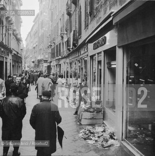 Caption: Nome:.ALTA MAREA , 5 NOVEMBRE 1966.HIGHT TIDE , 5 NOVEMBER 1966.Localizzazione:.VENEZIA / QUARTIERE DI S. MARCO /.E .Soggetto:.RESTI NELLE STRADE DOPO L ALTA MAREA DEL NOVEMBRE 1966.REMAINS OF THE HIGHT TIDE OF NOVEMBER 1966 IN THE STREETS.Cronologia:...Autore:...Stile:...Editori Stampatori:...Committenza:...Materia e Tecnica:...Collocazione:...Note:..Riproduzione Fotografica:.Graziano Arici/Rosebud2 .Copyright:.Graziano Arici/Rosebud2 .Data:.NOVEMBRE 1966..Costo:.A..Key:.ACQUA ALTA.HIGHT TIDE