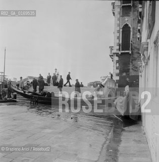 Caption: Nome:.ALTA MAREA , NOVEMBRE 1966.HIGHT TIDE , NOVEMBER 1966.Localizzazione:.VENEZIA / S. MARCO / RIVA DEGLI SCHIAVONI.VENICE / ST. MARK  /  RIVA DEGLI SCHIAVONI .Soggetto:.RESTI IN RIVA DEGLI SCHIAVONI DOPO L ALTA MAREA DEL NOVEMBRE 1966.REMAINS OF THE HIGHT TIDE OF NOVEMBER 1966 IN RIVA DEGLI SCHIAVONI.Cronologia:...Autore:...Stile:...Editori Stampatori:...Committenza:...Materia e Tecnica:...Collocazione:...Note:..Riproduzione Fotografica:.Graziano Arici/Rosebud2 .Copyright:.Graziano Arici/Rosebud2 .Data:.NOVEMBRE 1966..Costo:.A..Key:.ACQUA ALTA.HIGHT TIDE