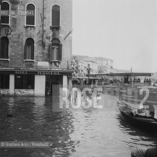 Caption: Nome:.ALTA MAREA , NOVEMBRE 1966.HIGHT TIDE , NOVEMBER 1966.Localizzazione:.VENEZIA / RIALTO /.VENICE /  .Soggetto:..Cronologia:...Autore:...Stile:...Editori Stampatori:...Committenza:...Materia e Tecnica:...Collocazione:...Note:..Riproduzione Fotografica:.Graziano Arici/Rosebud2 .Copyright:.Graziano Arici/Rosebud2 .Data:.NOVEMBRE 1966..Costo:.A..Key:.ACQUA ALTA.HIGHT TIDE
