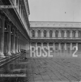 Caption: Nome:.ALTA MAREA , 5 NOVEMBRE 1966.HIGHT TIDE , 5 NOVEMBER 1966.Localizzazione:.VENEZIA / PIAZZA S. MARCO /.VENICE / ST. MARK S SQUARE .Soggetto:.RESTI IN PIAZZA SAN MARCO DOPO L ALTA MAREA DEL NOVEMBRE 1966.REMAINS OF THE HIGHT TIDE OF NOVEMBER 1966 IN ST. MARK S SQUARE .Cronologia:...Autore:...Stile:...Editori Stampatori:...Committenza:...Materia e Tecnica:...Collocazione:...Note:..Riproduzione Fotografica:.Graziano Arici/Rosebud2 .Copyright:.Graziano Arici/Rosebud2 .Data:.NOVEMBRE 1966..Costo:.A..Key:.ACQUA ALTA.HIGHT TIDE