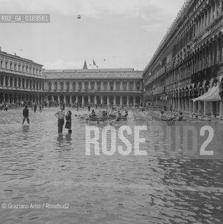 Caption: Nome:.ALTA MAREA , NOVEMBRE 1966.HIGHT TIDE , NOVEMBER 1966.Localizzazione:.VENEZIA / PIAZZA S. MARCO /.VENICE / ST. MARK S SQUARE .Soggetto:..Cronologia:...Autore:...Stile:...Editori Stampatori:...Committenza:...Materia e Tecnica:...Collocazione:...Note:..Riproduzione Fotografica:.Graziano Arici/Rosebud2 .Copyright:.Graziano Arici/Rosebud2 .Data:.NOVEMBRE 1966..Costo:.A..Key:.ACQUA ALTA.HIGHT TIDE