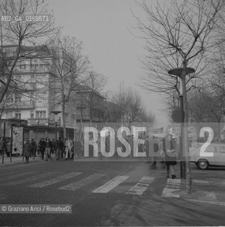 POLITICA CONTESTAZIONE PROTESTA MOVIMENTI SINISTRA 68 / MANIFESTAZIONE CORTEO ANTIFASCISTA A MESTRE / DIMOSTRANTI CON CARTELLI, STRISCIONI E BANDIERE / 1971 - © ARCHIVIO Graziano Arici/Rosebud2 