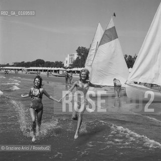 CINEMA / LATTRICE STEPHANIE BEACHAM (GRAN BRETAGNA) CON LA SORELLA VERNA / FILM THE NIGHTCOMERS / MOSTRA INTERNAZIONALE DARTE CINEMATOGRAFICA, BIENNALE 1971 - © ARCHIVIO Graziano Arici/Rosebud2 