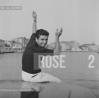 BECAUD GILBERT  (FRANCIA) / MUSICA POP CANTANTE/ A VENEZIA 1964 © ARCHIVIO Graziano Arici/Rosebud2 ...