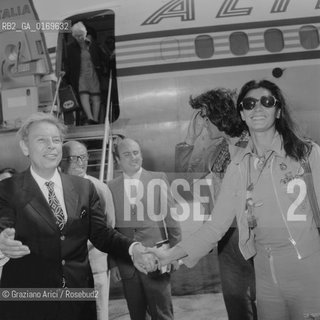 CINEMA / LATTRICE FLORINDA BOLKAN ARRIVA ALLAEREOPORTO DI VENEZIA/ CRITICO CINEMATOGRAFICO GIANLUIGI RONDI / PRODUTTRICE CINEMATOGRAFICA  MARINA CICOGNA / AEREO / 1971 © ARCHIVIO Graziano Arici/Rosebud2 