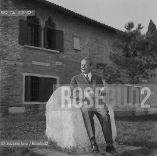 POLITICA POLITICO / IL CANCELLIERE WILLY BRANDT (GERMANIA) SEDUTO SUL TRONO DI ATTILA NELLISOLA DI TORCELLO / 1971 - © ARCHIVIO Graziano Arici/Rosebud2 .