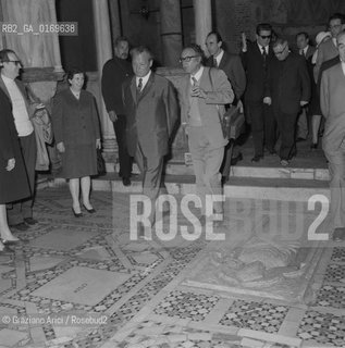 POLITICA POLITICO / IL CANCELLIERE WILLY BRANDT (GERMANIA) IN VISITA ALLA CHIESA ROMANICA DI TORCELLO / MOSAICI /1971 - © ARCHIVIO Graziano Arici/Rosebud2 