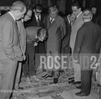 POLITICA POLITICO / IL CANCELLIERE WILLY BRANDT (GERMANIA) IN VISITA ALLA CHIESA ROMANICA DI TORCELLO / CON IL SINDACO DI VENEZIA GIORGIO LONGO / MOSAICI /1971 - © ARCHIVIO Graziano Arici/Rosebud2 