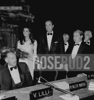 LETTERATURA / PREMIO LETTERARIO IL CAMPIELLO 1971 / LATTRICE FLORINDA BOLKAN, MADRINA DI QUESTA EDIZIONE, E MARIO VALERI MANERA / MAZZO DI FIORI - © ARCHIVIO Graziano Arici/Rosebud2 