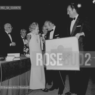 LETTERATURA / PREMIO LETTERARIO IL CAMPIELLO 1971 /  MARIO VALERI MANERA E LUCIANO LUISI CON LA SCRITTRICE GIANNA MANZINI / - © ARCHIVIO Graziano Arici/Rosebud2 