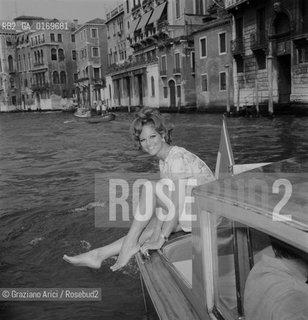 CINEMA / LATTRICE CLAUDIA CARDINALE (ITALIA) A VENEZIA / IN MOTOSCAFO A PIEDI NUDI / 1967 - © ARCHIVIO Graziano Arici/Rosebud2 