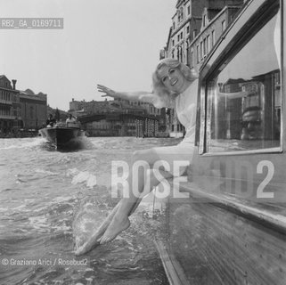 CINEMA / LATTRICE CARROLL BAKER (USA) A VENEZIA / IN MOTOSCAFO /1966 - © ARCHIVIO Graziano Arici/Rosebud2 