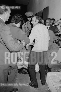 CINEMA PROTESTA SINISTRA / CONTESTAZIONE ALLA MOSTRA / INTERVENTO DELLA POLIZIA DURANTE GLI SCONTRI TRA ALBERGATORI E COMMERCIANTI DEL LIDO E DIMOSTRANTI / MOSTRA INTERNAZIONALE DARTE CINEMATOGRAFICA, BIENNALE 1968 - © ARCHIVIO Graziano Arici/Rosebud2 .
