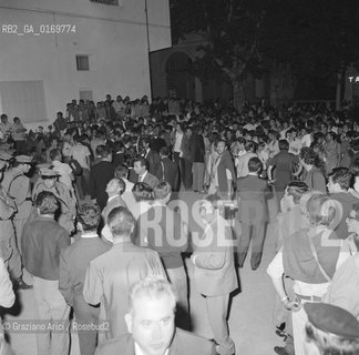 CINEMA PROTESTA SINISTRA / CONTESTAZIONE ALLA MOSTRA / MANIFESTAZIONE, FOLLA, POLIZIA / MOSTRA INTERNAZIONALE DARTE CINEMATOGRAFICA, BIENNALE 1968 - © ARCHIVIO Graziano Arici/Rosebud2 .