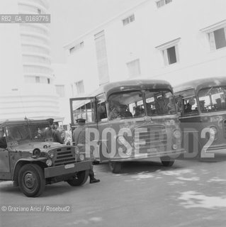 CINEMA PROTESTA SINISTRA / CONTESTAZIONE ALLA MOSTRA / POLIZIA, FORZE DELLORDINE, FURGONI DELLA CELERE, JEEP / MOSTRA INTERNAZIONALE DARTE CINEMATOGRAFICA, BIENNALE 1968 - © ARCHIVIO Graziano Arici/Rosebud2 .