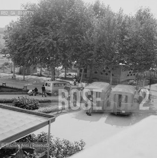 CINEMA PROTESTA SINISTRA / CONTESTAZIONE ALLA MOSTRA / POLIZIA, FORZE DELLORDINE, FURGONI DELLA CELERE, JEEP / MOSTRA INTERNAZIONALE DARTE CINEMATOGRAFICA, BIENNALE 1968 - © ARCHIVIO Graziano Arici/Rosebud2 .