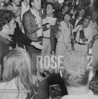 CINEMA SINISTRA / CONTESTAZIONE ALLA MOSTRA / MANIFESTAZIONE, COMIZIO, GIORNALISTI, FOTOGRAFI / MOSTRA INTERNAZIONALE DARTE CINEMATOGRAFICA, BIENNALE 1968 - © ARCHIVIO Graziano Arici/Rosebud2 .