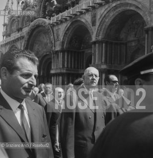 POLITICA / IL PRESIDENTE GENERALE CHARLES DE GAULLE (FRANCIA) IN VISITA A VENEZIA / DAVANTI ALLA BASILICA DI SAN MARCO / 1967 - © ARCHIVIO Graziano Arici/Rosebud2 .