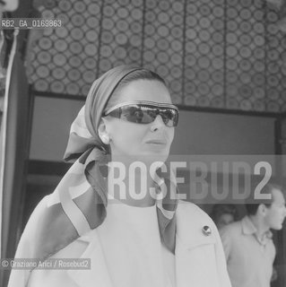 CINEMA TEATRO / LATTRICE ELEONORA ROSSI DRAGO (ITALIA) / CON OCCHIALI NERI E FOULARD / MOSTRA INTERNAZIONALE DARTE CINEMATOGRAFICA, BIENNALE 1966 - © ARCHIVIO Graziano Arici/Rosebud2 