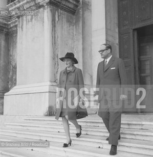 LETTERATURA POESIA AVANGUARDIA / LA VEDOVA VALERIA ELIOT (USA) E IL CRITICO E FILOLOGO VITTORE BRANCA A VENEZIA / 1969 - © ARCHIVIO Graziano Arici/Rosebud2 