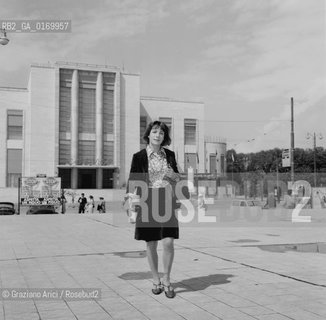 CINEMA / LATTRICE HANNELORE HOGER (GERMANIA) DAVANTI AL CASINO DEL LIDO / FILM DIE ARTISTEN IN DER ZIRKUSKUPPEL: RATLOS (ARTISTI SOTTO LA TENDA DEL CIRCO: PERPLESSI) / MOSTRA INTERNAZIONALE DARTE CINEMATOGRAFICA, BIENNALE 1968 - © ARCHIVIO Graziano Arici/Rosebud2 