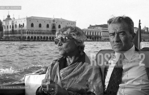 POLITICA / IL POLITICO COMUNISTA PIETRO INGRAO CON LA MOGLIE IN GONDOLA A VENEZIA / 1978 - © ARCHIVIO Graziano Arici/Rosebud2 .