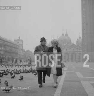 MUSICA LIRICA OPERA / IL CANTANTE TENORE GASTONE LIMARILLI CON LA SOPRANO CELESTINA CASAPIETRA (ITALIA) A VENEZIA /1969 - © ARCHIVIO Graziano Arici/Rosebud2 