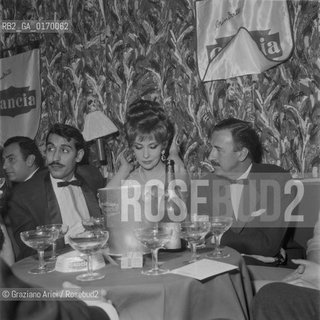 CINEMA / LATTRICE GINA LOLLOBRIGIDA CON IL CONTE GIOVANNI NUVOLETTI A CORTINA / CHAMPAGNE, SECCHIELLO, CALICI / 1968 - © ARCHIVIO Graziano Arici/Rosebud2 .