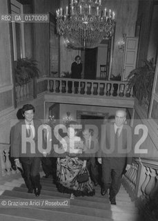 NOBILI, CASA REALE, ARISTOCRAZIA / LA PRINCIPESSA MARGARET DI WINDSOR (GRAN BRETAGNA) AL GRAN TEATRO LA FENICE / CON IL SINDACO DI VENEZIA MARIO RIGO E CON LO STORICO E SOVRINTENDENTE DELLA FENICE LAMBERTO TREZZI.NI / MENTRE SALE LA SCALINATA / 1981 - © ARCHIVIO Graziano Arici/Rosebud2 