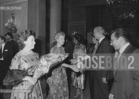 NOBILI, CASA REALE, ARISTOCRAZIA / LA PRINCIPESSA MARGARET DI WINDSOR (GRAN BRETAGNA) AL GRAN TEATRO LA FENICE / CON UN MAZZO DI FIORI / 1981 - © ARCHIVIO Graziano Arici/Rosebud2 