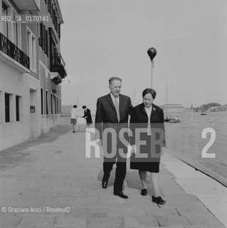 POLITICA / IL POLITICO GILAS MILOVAN (MACEDONIA) A VENEZIA CON LA MOGLIE STEFANIA / PARTITO COMUNISTA JUGOSLAVO /1969 - © ARCHIVIO Graziano Arici/Rosebud2 
