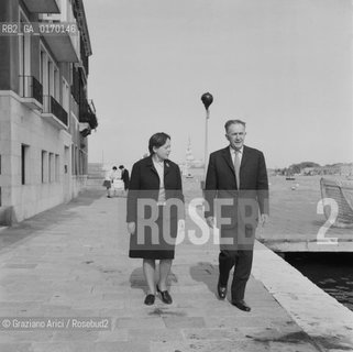 POLITICA / IL POLITICO GILAS MILOVAN (MACEDONIA) A VENEZIA CON LA MOGLIE STEFANIA / PARTITO COMUNISTA JUGOSLAVO /1969 - © ARCHIVIO Graziano Arici/Rosebud2 