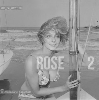 CINEMA / LATTRICE MERCEDES MOLINAR (FRANCIA) IN BIKINI / SPIAGGIA, MARE / MOSTRA INTERNAZIONALE DARTE CINEMATOGRAFICA, BIENNALE1967 - © ARCHIVIO Graziano Arici/Rosebud2 .