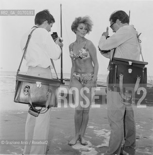 CINEMA / LATTRICE MERCEDES MOLINAR (FRANCIA) IN BIKINI / FOTOGRFI, SPIAGGIA, MARE, BARCA / MOSTRA INTERNAZIONALE DARTE CINEMATOGRAFICA, BIENNALE1967 - © ARCHIVIO Graziano Arici/Rosebud2 .