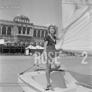 CINEMA / LATTRICE MAJA MORIN  (JUGOSLAVIA) DAVANTI ALLHOTEL EXCELSIOR / BARCA A VELA / MOSTRA INTERNAZIONALE DARTE CINEMATOGRAFICA, BIENNALE 1970 - © ARCHIVIO Graziano Arici/Rosebud2 