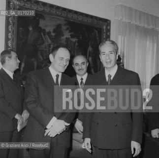 POLITICA POLITICO DC / LONOREVOLE ALDO MORO (ITALIA) CON IL MINISTRO JUGOSLAVO TOPOVAC / QUADRO / 1971 - © ARCHIVIO Graziano Arici/Rosebud2 .