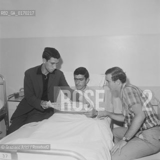 POLITICA CONTESTAZIONE PROTESTA MOVIMENTI SINISTRA 68 / MILITANTI MSI RICOVERATI ALLOSPEDALE DI MESTRE DOPO SCONTRI  / 1971 - © ARCHIVIO Graziano Arici/Rosebud2 