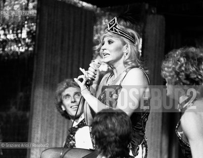 CIRCO SPETTACOLO / LATTRICE E SOUBRETTE LIANA ORFEI (ITALIA) / DIADEMA CON PIUMA /1976 - © ARCHIVIO Graziano Arici/Rosebud2 