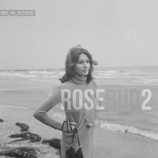 CINEMA TEATRO TELEVISIONE / LATTRICE PAOLA PITAGORA (ITALIA) IN SPIAGGIA / MARE, DIGA, ALGHE / MOSTRA INTERNAZIONALE DARTE CINEMATOGRAFICA, BIENNALE 1970 - © ARCHIVIO Graziano Arici/Rosebud2 