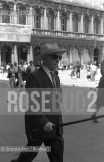 MUSICA CLASSICA / IL PIANISTA ARTHUR RUBINSTEIN (POLONIA/USA) A VENEZIA / CON OCCHIALI NERI, CAPPELLO E BASTONE / 1979 - © ARCHIVIO Graziano Arici/Rosebud2 
