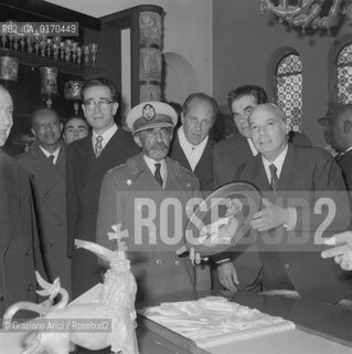 POLITICA /  LIMPERATORE DETIOPIA HAILE SELASSIE  IN VISITA A VENEZIA / CON IL SINDACO LONGO / IN VETRERIA A MURANO / 1970 - © ARCHIVIO Graziano Arici/Rosebud2 