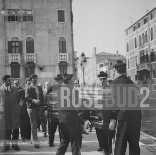 MUSICA CLASSICA / IL FUNERALE DEL COMPOSITORE RUSSO IGOR STRAVINSKIJ A VENEZIA / BARA PORTANTINI / 1971 - © ARCHIVIO Graziano Arici/Rosebud2 