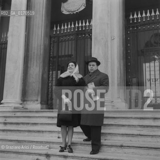 MUSICA LIRICA OPERA / IL CANTANTE TENORE FERRUCCIO TAGLIAVINI CON LA SOPRANO FIORELLA COSSOTTO (ITALIA) AL GRAN TEATRO LA FENICE /1965 - © ARCHIVIO Graziano Arici/Rosebud2 