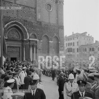 VENEZIA CASTELLO / TROMBA DARIA A S.ELENA / MOTOSCAFO MORTI VAPORETTO ACNIL ACTV / FUNERALI  / SS.GIOVANNI E PAOLO /11/9/1970 E GIORNI SEGUENTI - © ARCHIVIO Graziano Arici/Rosebud2 