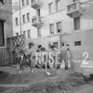 VENEZIA CASTELLO / TROMBA DARIA A S.ELENA / MOTOSCAFO BAMBINI VAPORETTO  /11/9/1970 E GIORNI SEGUENTI - © ARCHIVIO Graziano Arici/Rosebud2 