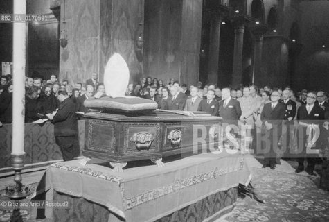RELIGIONE / LA MESSA FUNEBRE PER IL PATRIARCA DI VENEZIA CARDINALE GIOVANNI URBANI (ITALIA) NELLA BASILICA DI SAN MARCO / BARA, FUNERALE / 1969 - © ARCHIVIO Graziano Arici/Rosebud2 